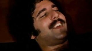 Отвязный секс пары в ретро порно