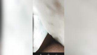 Одинокая баба показывает свои прелести